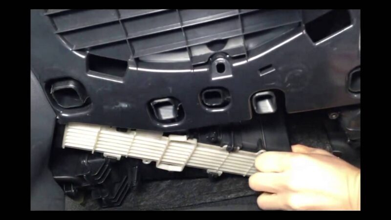 Wymiana filtra kabinowego Audi A4 B8