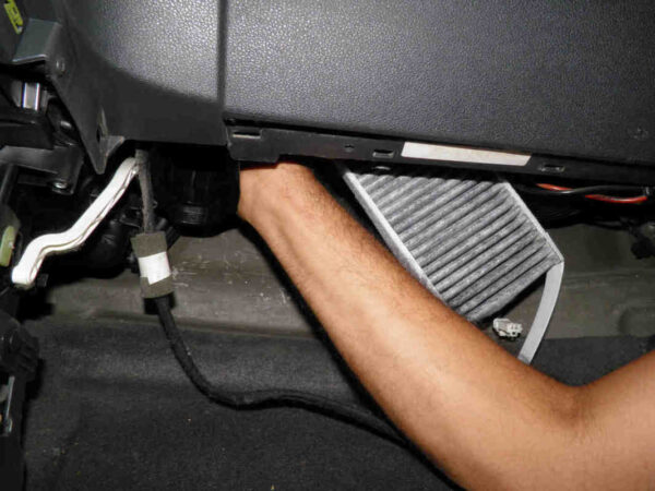 Wymiana filtra kabinowego Peugeot 3008