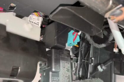 Wymiana filtra kabinowego Volvo XC 60