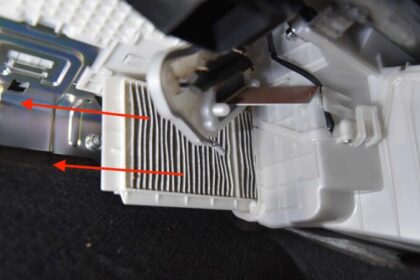 Wymiana filtra kabinowego Mazda 3