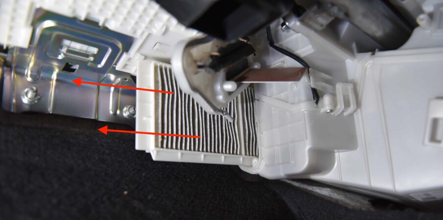 Wymiana filtra kabinowego Mazda 3