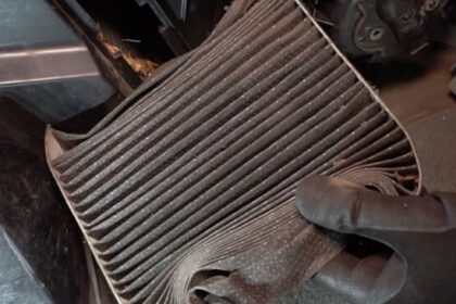 Wymiana filtra kabinowego Renault Scenic 3