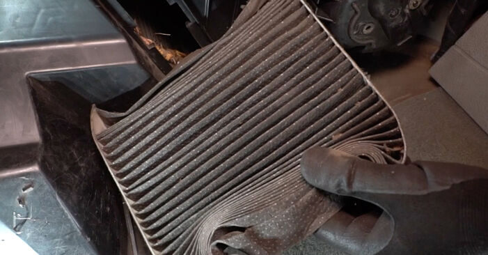 Wymiana filtra kabinowego Renault Scenic 3