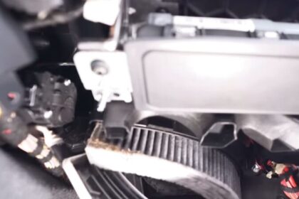 Wymiana filtra kabinowego pyłowego BMW F30, F31, F32, F80, F82, F83 BMW