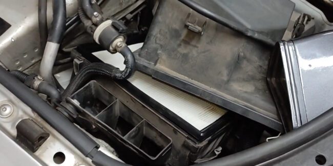 Jak wymienić filtr powietrza w SKODA SUPERB