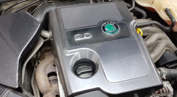 Jak wymienić filtr powietrza w SKODA SUPERB