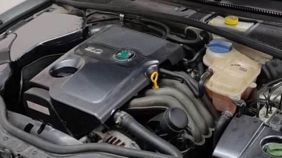 Jak wymienić filtr powietrza w SKODA SUPERB