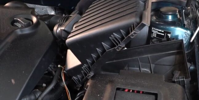 Jak wymienić filtr powietrza w VW GOLF 4