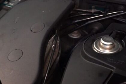 Jak wymienić filtr powietrza w VW PASSAT 5 (B5)