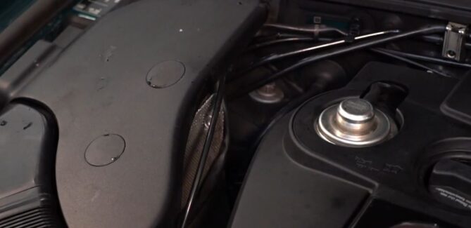 Jak wymienić filtr powietrza w VW PASSAT 5 (B5)