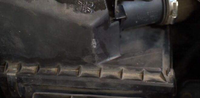 Jak wymienić filtr powietrza w VW PASSAT 5 (B5)