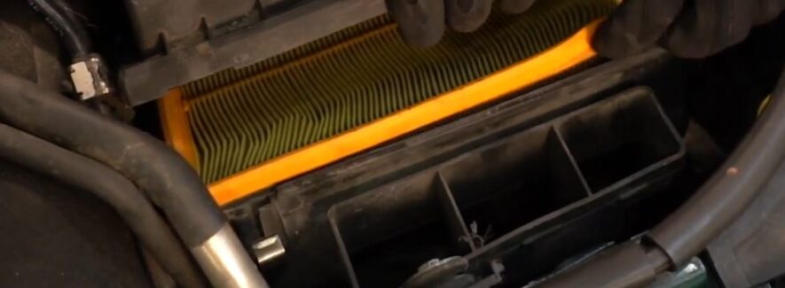 Jak wymienić filtr powietrza w VW PASSAT 5 (B5)