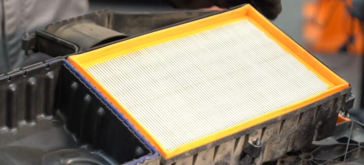 Jak wymienić filtr powietrza w VW POLO 4 (9N)