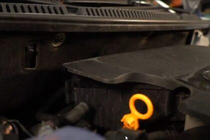 Jak wymienić filtr powietrza w VW POLO 4 (9N)
