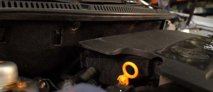 Jak wymienić filtr powietrza w VW POLO 4 (9N)