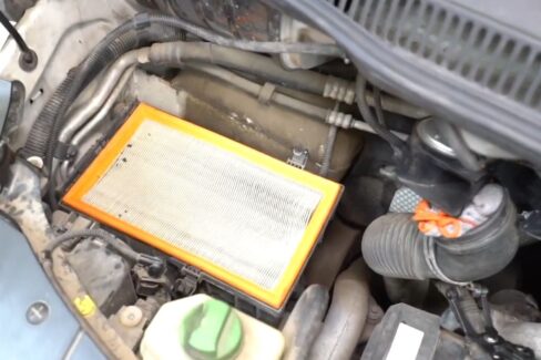 Jak wymienić filtr powietrza w Volkswagen T5