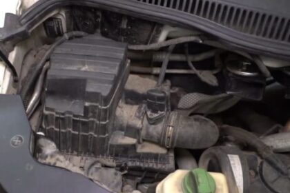 Jak wymienić filtr powietrza w Volkswagen T5