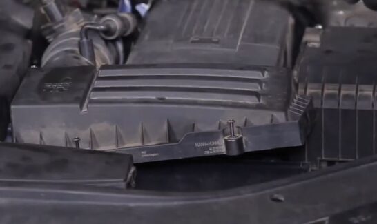 Wymiana filtr powietrza VW PASSAT B6 3C