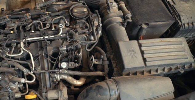 Wymiana filtr powietrza VW PASSAT B7 3C