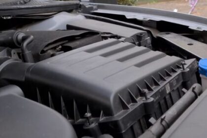 Wymiana filtr powietrza VW PASSAT B8