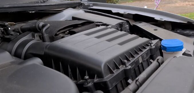 Wymiana filtr powietrza VW PASSAT B8