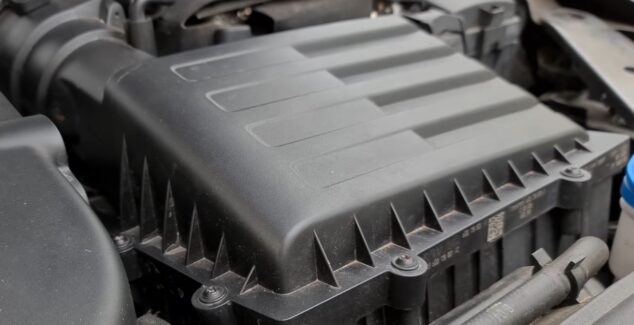 Wymiana filtr powietrza VW PASSAT B8