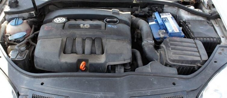 Wymiana filtr powietrza Volkswagen VW Jetta 1k